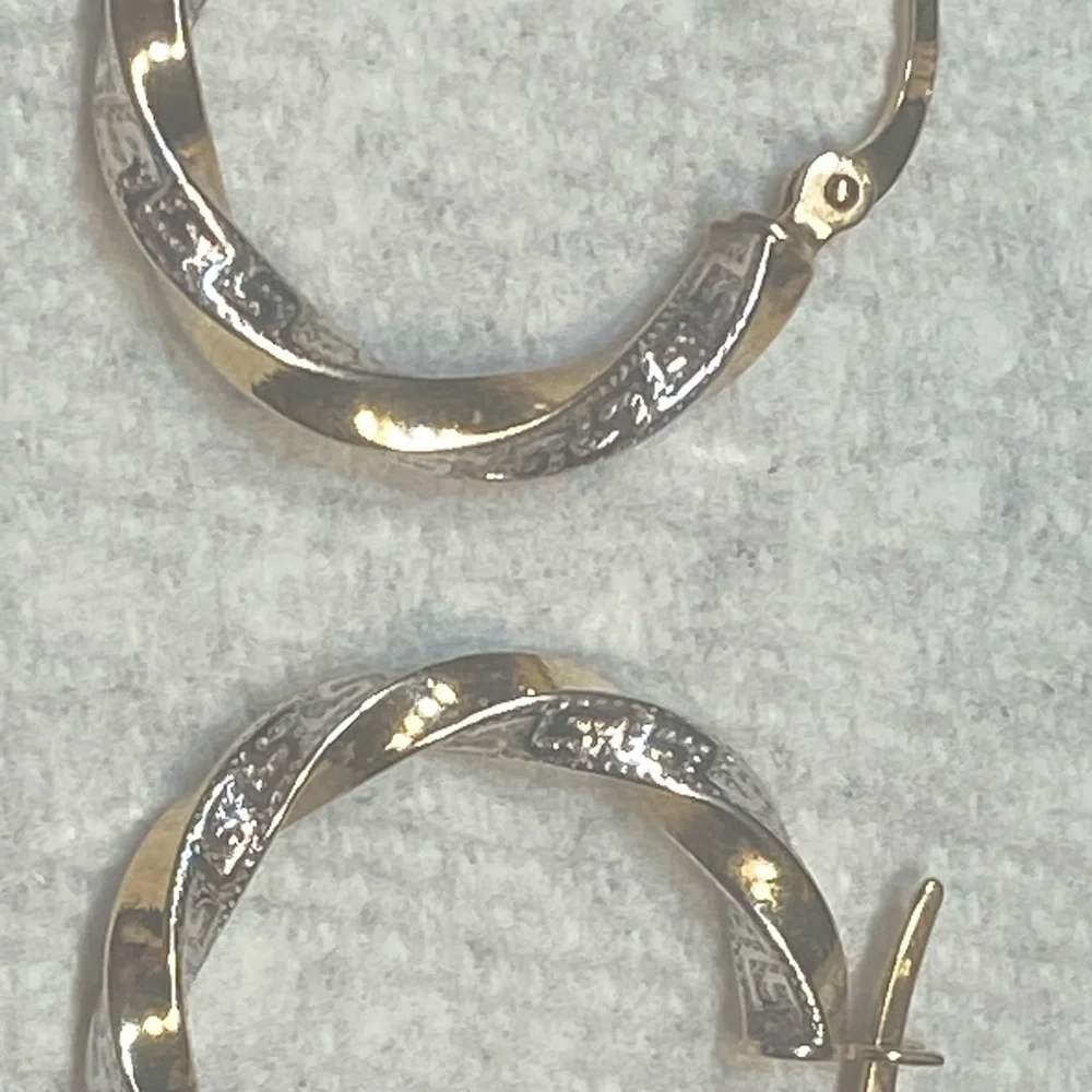 2 tone 10k gold earrings - Picture 3 of 6